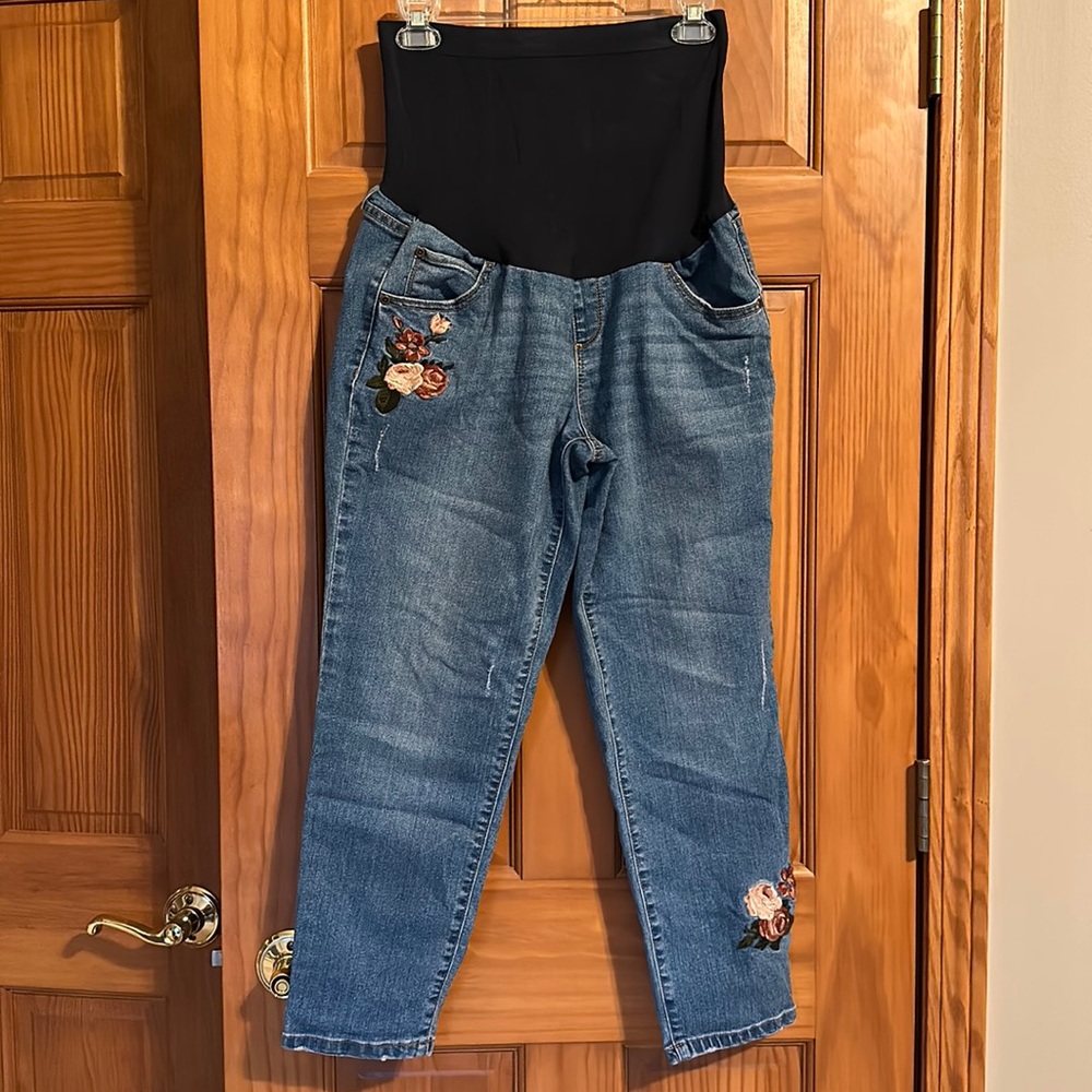 Maternity crop jeans like new with floral embroidery
